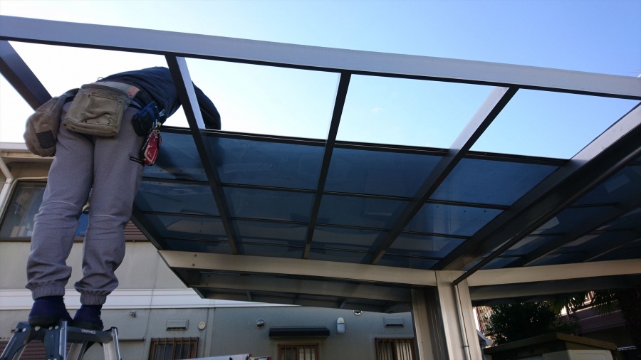 thi công tấm nhựa lấy sáng đặc