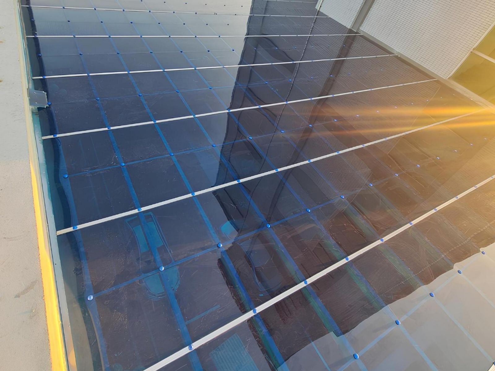 Mái hiên làm từ Polycarbonate